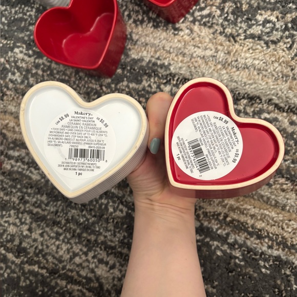 Set of 8 Heart-Shaped Red and White Mini Bowls - Picture 3 of 5
